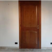 Porta a battente in legno massello apertura destra