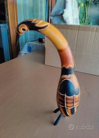 statuetta a forma di uccello ricavata da una zucca