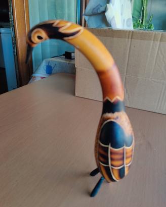 statuetta a forma di uccello ricavata da una zucca