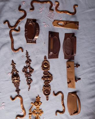 Maniglie antiche per restaurare mobili 