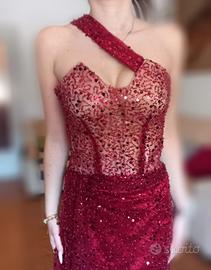 Abito da evento rosso bordeaux.