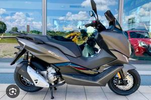 Moto scooter benelli 300sc