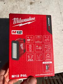 Faro led ruotabile a batteria 12V milwaukee