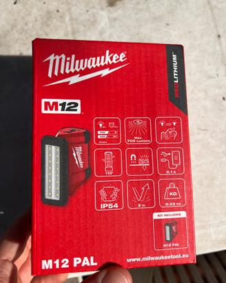 Faro led ruotabile a batteria 12V milwaukee