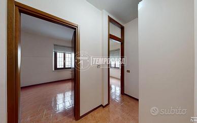 COMODO BILOCALE SENZA BARRIERE IN CONTESTO CORTILI