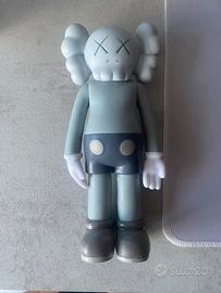 pupazzo KAWS da decorazione e collezione