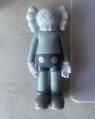 pupazzo KAWS da decorazione e collezione