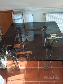 Tavolo in vetro per interni