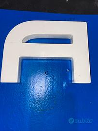 Lettera a in forex vianco verniciato