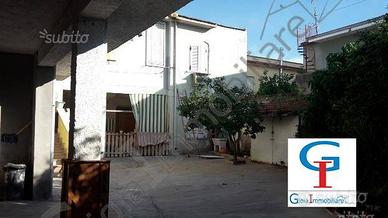 Palazzo / Stabile di 525 m² a Mondragone