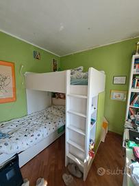 Letto a castello con armadio scrivania e scala
