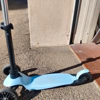 usato pochissimo 
Monopattino bambino  2 - 4 anni