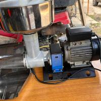 Macchinetta per salsa di pomodori