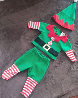 Completo da elfo di natale.