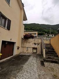 Appartamento di 105 m² con 5 locali e box auto a F