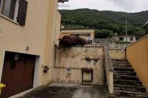 Appartamento di 105 m² con 5 locali e box auto a F