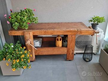 Antico banco da falegname