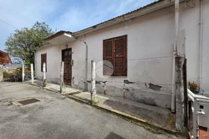 CASA SEMINDIPENDENTE A FROSINONE