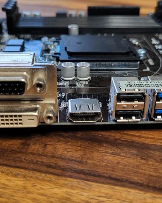 ASRock B85 PRO4 LGA 1150 con processore Intel i7-4