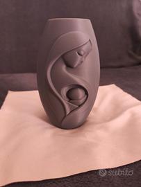 Vaso con raffigurata madre e figlio
