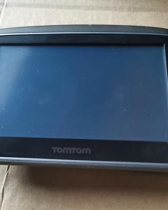 Navigatore TomTom Go 750 con accessori.