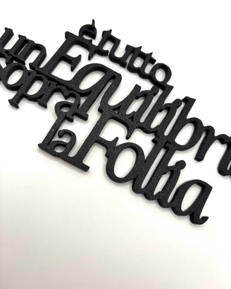 Scritta “È tutto un equilibrio sopra la follia” VR