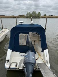 Barca Saver 650 Cabin con motore Yamaha 150 cv