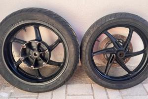Cerchi e gomme sh 300 sport