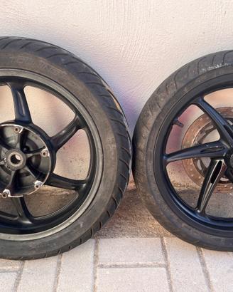 Cerchi e gomme sh 300 sport