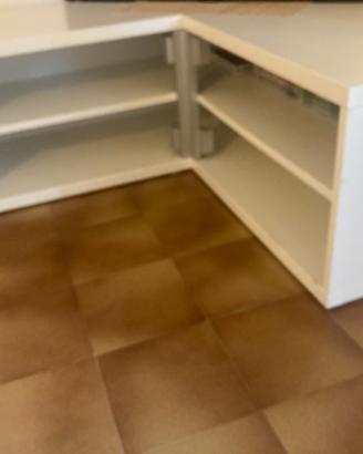 Mobile  T V  angolae Ikea