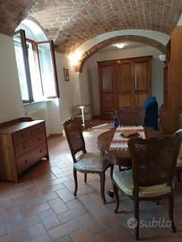 Ristrutturato,4 bagni, resede e parcheggio privati
