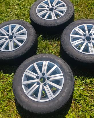 Cerchi  in lega VW 195/65 R15 con gomme invernali