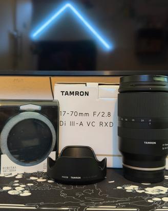 Tamron 17-70mm f/2.8 attacco Sony