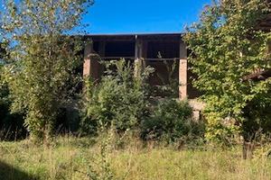 Ampio rustico centrale con giardino su 2 livelli