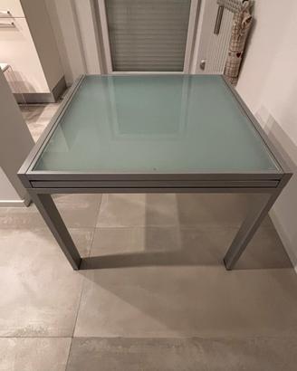 Tavolo in alluminio e vetro