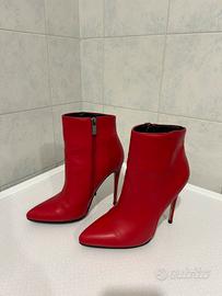 Stivaletto rosso Prima donna.
