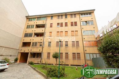 AMPIO TRILOCALE IN CENTRO CON BOX