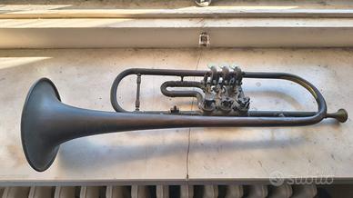 Strumento a fiato d'epoca in ottone