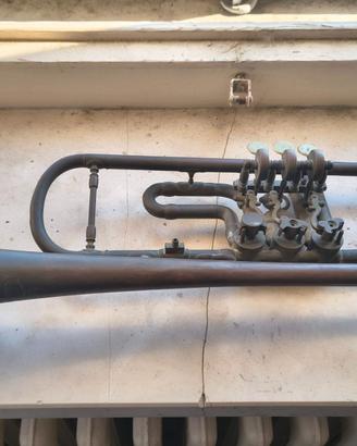 Strumento a fiato d'epoca in ottone