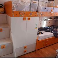 Cameretta per bambini letti castello e armadi