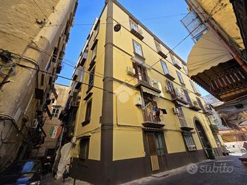 3 LOCALI A NAPOLI