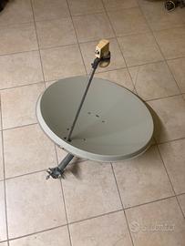 Piatto satellitare (antenna parabolica) completo