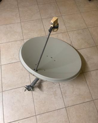 Piatto satellitare (antenna parabolica) completo