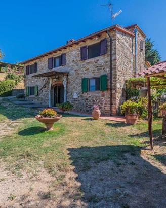 Rustico splendidamente ristrutturato con due pisci