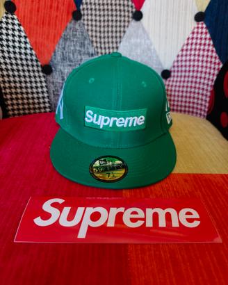 Cappello Supreme taglia 57