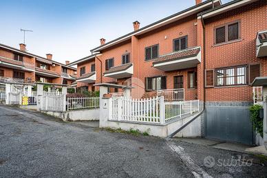 VILLA A SCHIERA A SAN FRANCESCO AL CAMPO