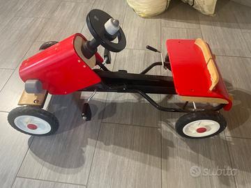 Macchina rossa in legno bambini