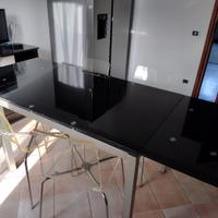 Tavolo struttura in metallo con vetro