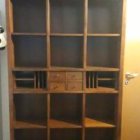 Libreria a giorno stile arte povera