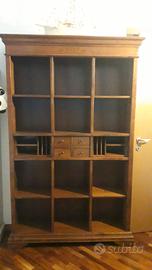 Libreria a giorno stile arte povera